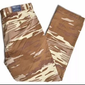 NWT- Tommy Hilfiger Camo Chino Size 34